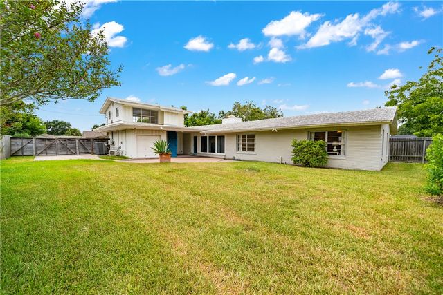 353 Bermuda Pl, Corpus Christi, TX 78411