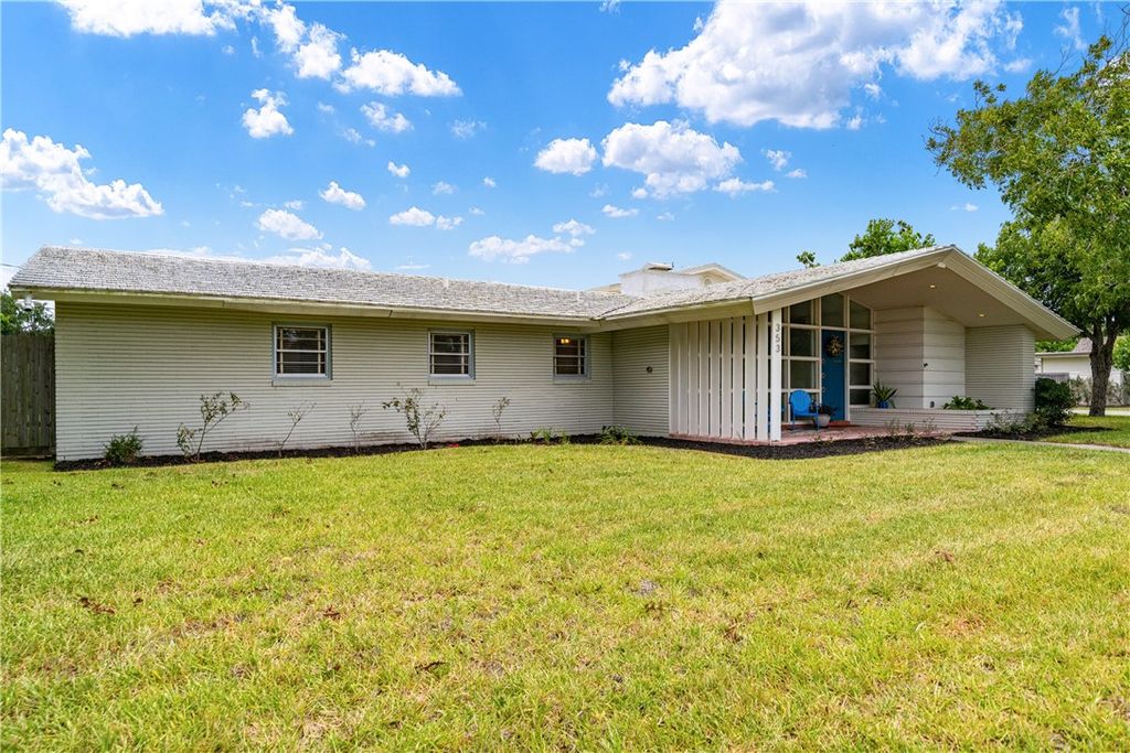 353 Bermuda Pl, Corpus Christi, TX 78411 — photo 2