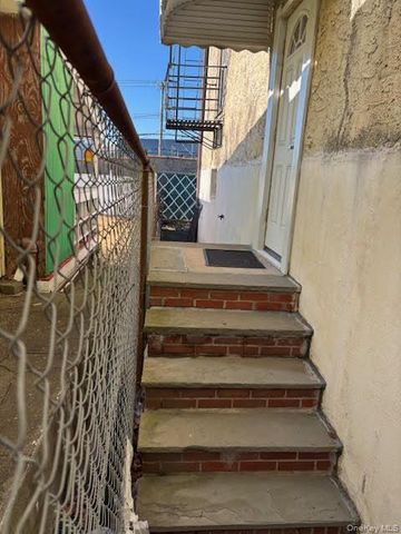 50 Huber Place 2nd Floor Rear, Yonkers, NY 10704