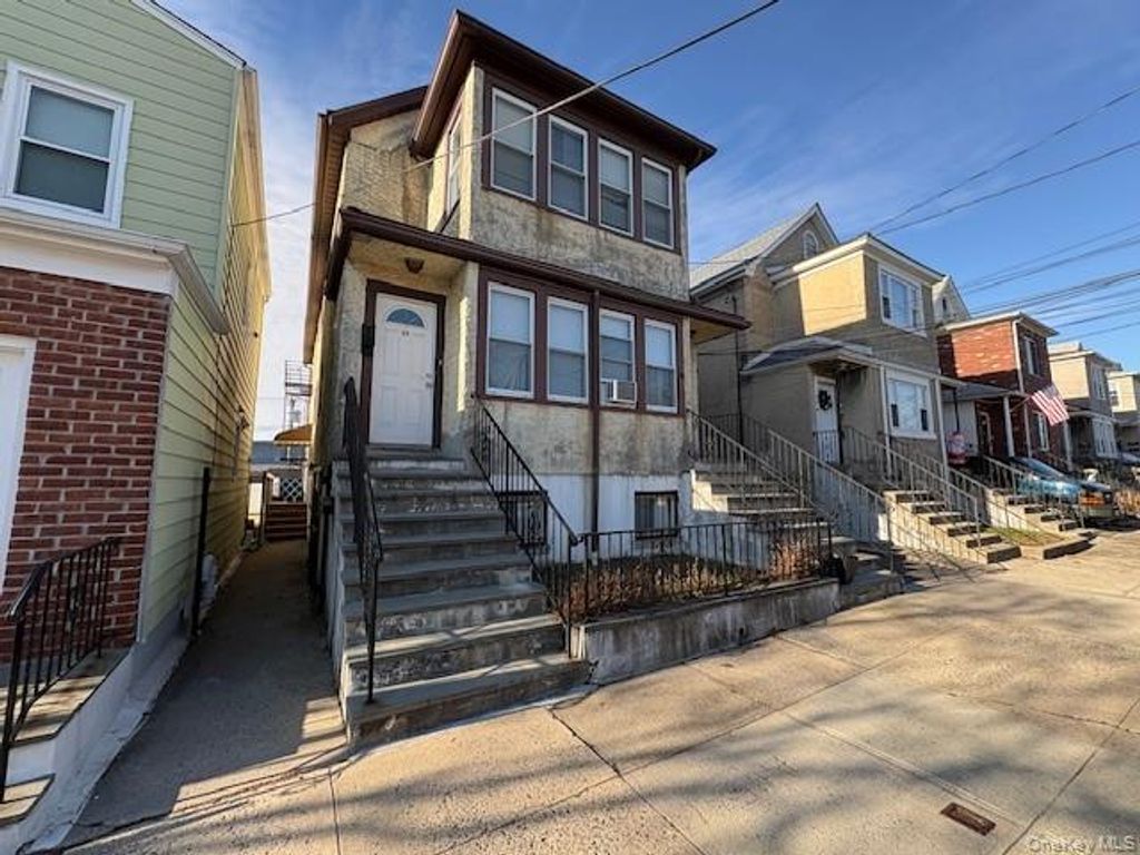 50 Huber Place 2nd Floor Rear, Yonkers, NY 10704