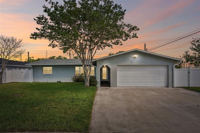 13133 DORCHESTER DRIVE, Seminole, FL 33776