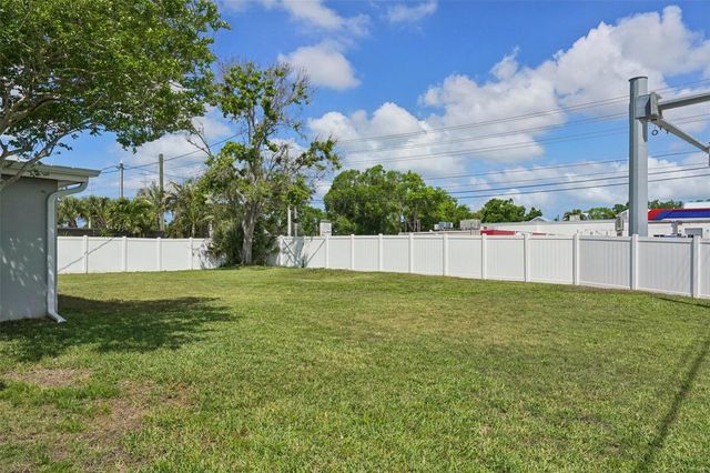 13133 DORCHESTER DRIVE, Seminole, FL 33776