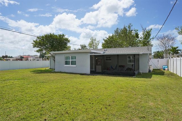 13133 DORCHESTER DRIVE, Seminole, FL 33776