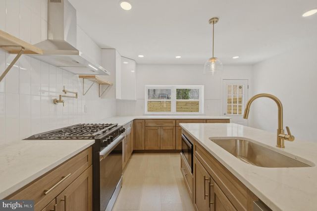 1110 PIERCE ST, Philadelphia, PA 19148