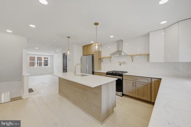 1110 PIERCE ST, Philadelphia, PA 19148