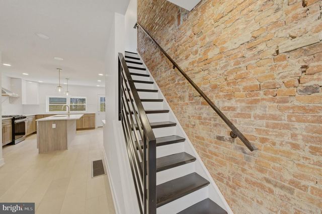 1110 PIERCE ST, Philadelphia, PA 19148