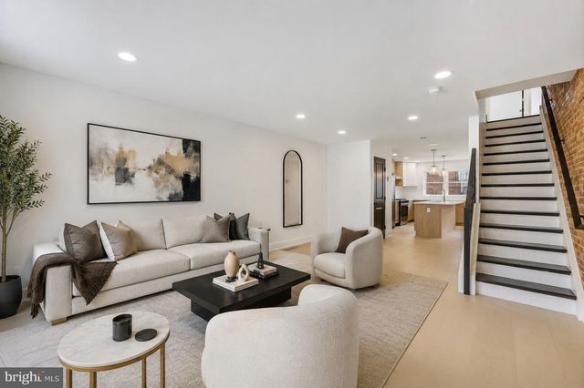 1110 PIERCE ST, Philadelphia, PA 19148