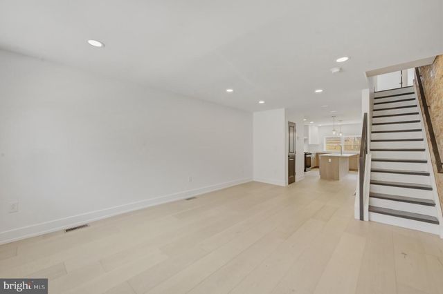 1110 PIERCE ST, Philadelphia, PA 19148