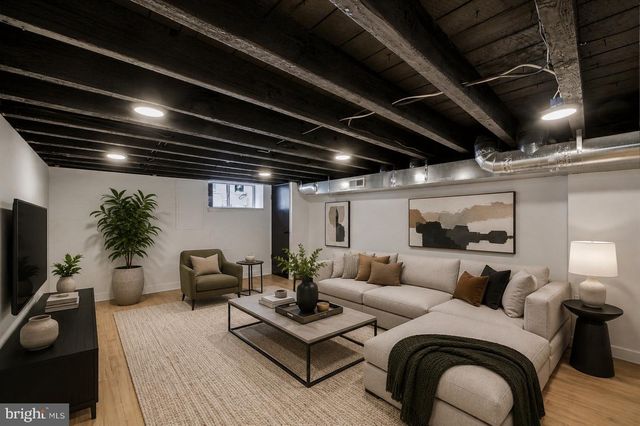 1110 PIERCE ST, Philadelphia, PA 19148