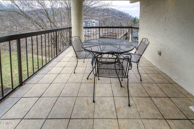 102 Baskins Creek Bypass, Gatlinburg, TN 37738