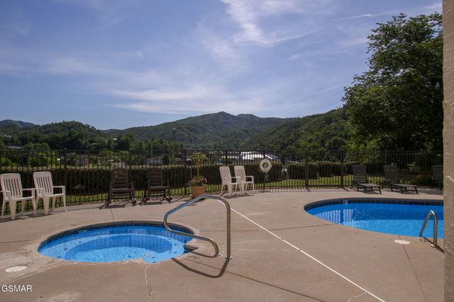 102 Baskins Creek Bypass, Gatlinburg, TN 37738