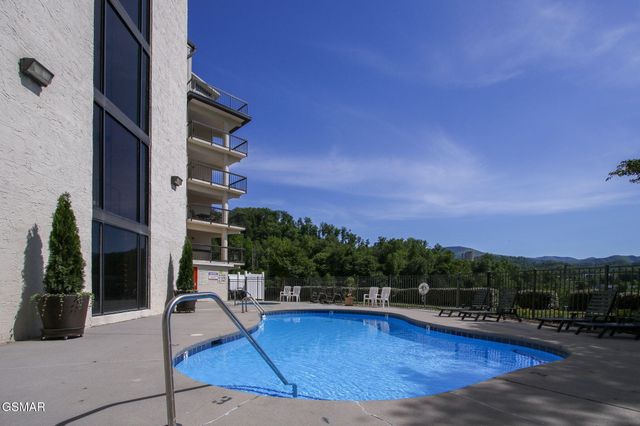 102 Baskins Creek Bypass, Gatlinburg, TN 37738