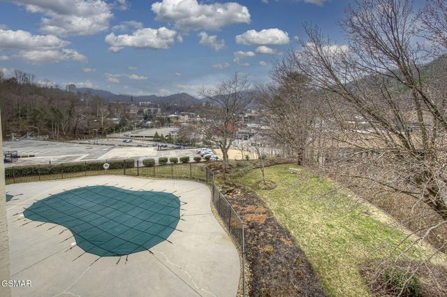 102 Baskins Creek Bypass, Gatlinburg, TN 37738