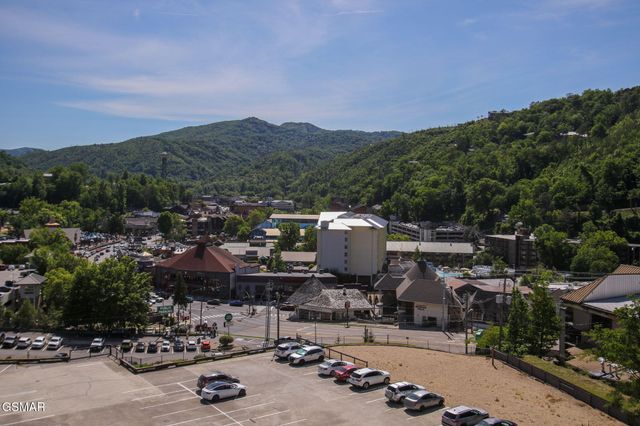 102 Baskins Creek Bypass, Gatlinburg, TN 37738