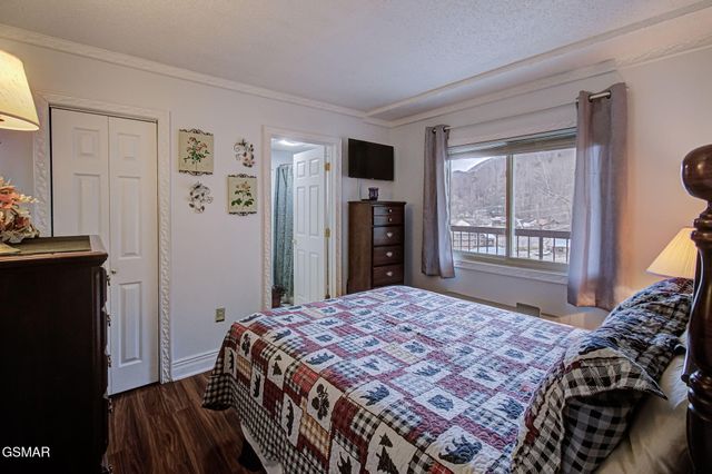 102 Baskins Creek Bypass, Gatlinburg, TN 37738