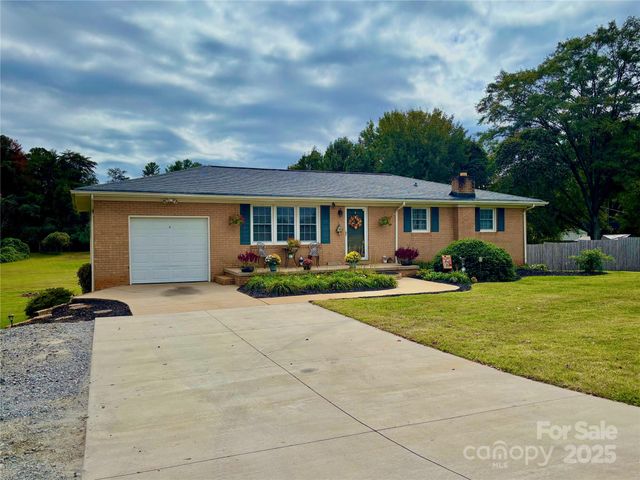 387 Oak Street Extension, Forest City, NC 28043