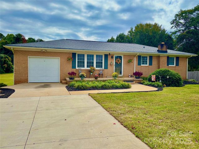 387 Oak Street Extension, Forest City, NC 28043