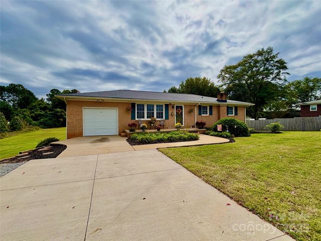 387 Oak Street Extension, Forest City, NC 28043