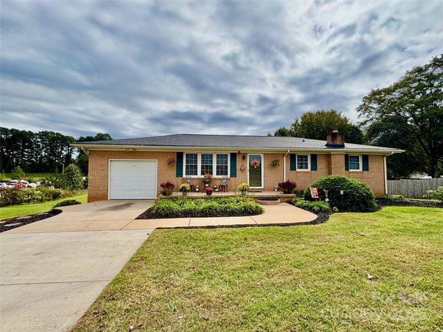 387 Oak Street Extension, Forest City, NC 28043