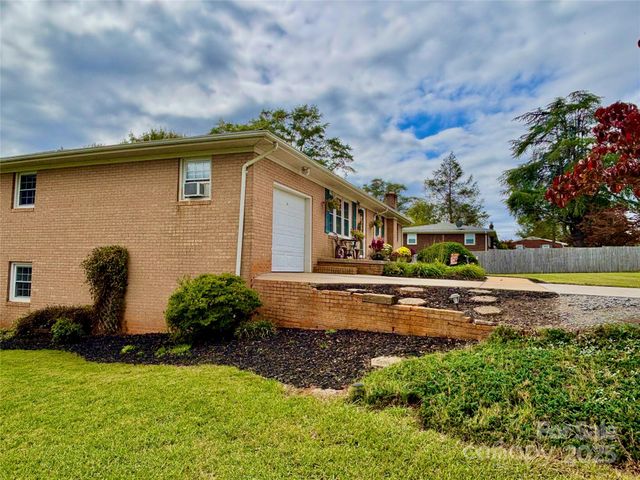 387 Oak Street Extension, Forest City, NC 28043