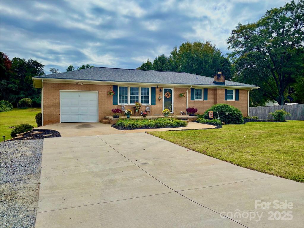 387 Oak Street Extension, Forest City, NC 28043