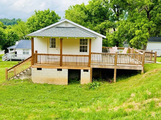 319 Circle Street, Robbinsville, NC 28771