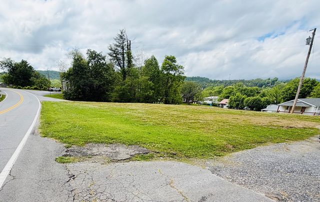 319 Circle Street, Robbinsville, NC 28771