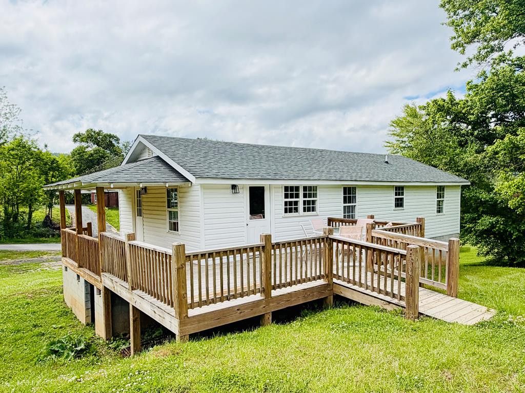 319 Circle Street, Robbinsville, NC 28771