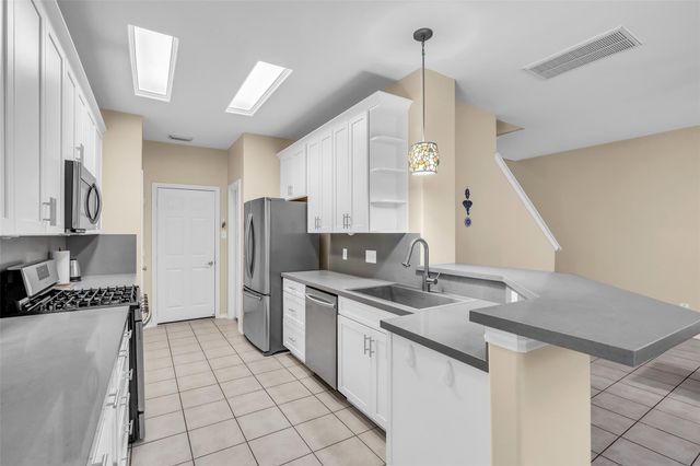 62 S Camellia Grove Circle, The Woodlands, TX 77382