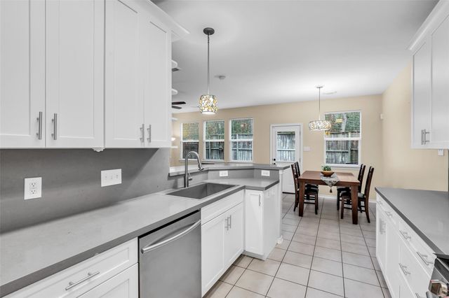 62 S Camellia Grove Circle, The Woodlands, TX 77382