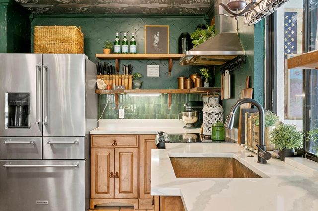 7915 FLOWERFIELD DRIVE, Tampa, FL 33615