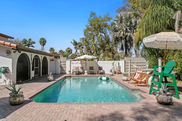 7915 FLOWERFIELD DRIVE, Tampa, FL 33615