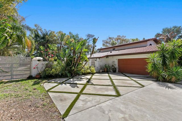 7915 FLOWERFIELD DRIVE, Tampa, FL 33615