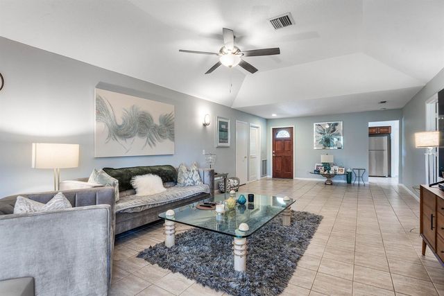 6403 Eastpointe Pines Street, Palm Beach Gardens, FL 33418