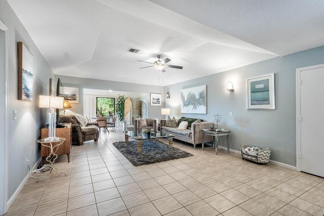 6403 Eastpointe Pines Street, Palm Beach Gardens, FL 33418