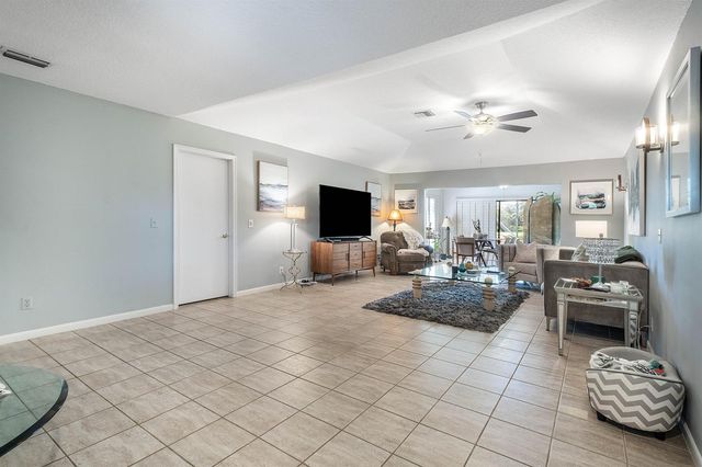 6403 Eastpointe Pines Street, Palm Beach Gardens, FL 33418