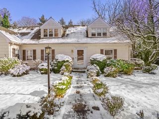 1 Village Lane, Bronxville, NY 10708