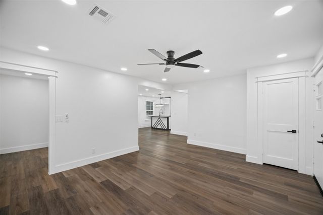 2542 E Newton Place North, Tulsa, OK 74110