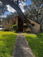 2236 Riveroaks Drive, West Columbia, TX 77486