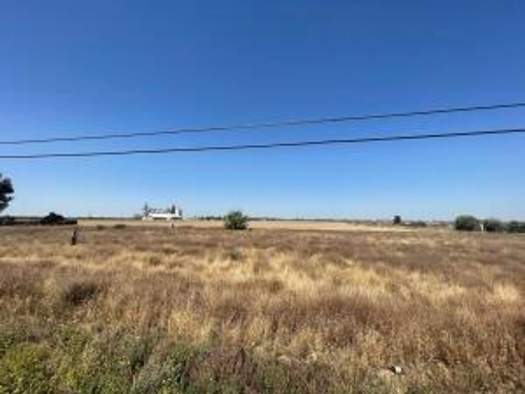 Image 4 of property listing at 12792 10th Avenue, Hanford, CA 93230