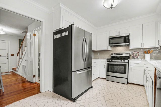 2 Gadsden Street D, Charleston, SC 29401