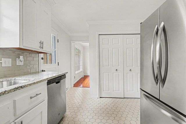 2 Gadsden Street D, Charleston, SC 29401