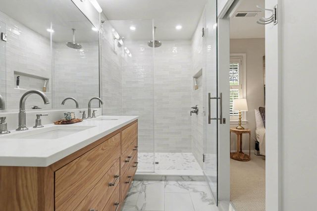 2 Gadsden Street D, Charleston, SC 29401