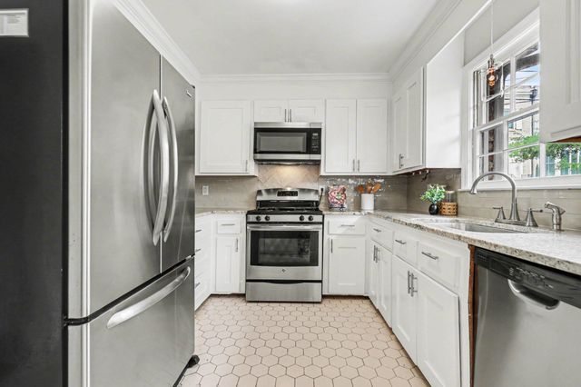 2 Gadsden Street D, Charleston, SC 29401