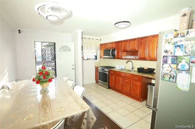 71-38 147th Street 27A, Kew Garden Hills, NY 11367