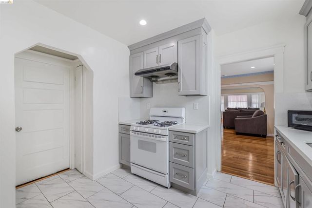 6007 San Pablo Ave, Oakland, CA 94608