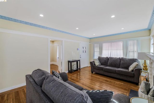 6007 San Pablo Ave, Oakland, CA 94608