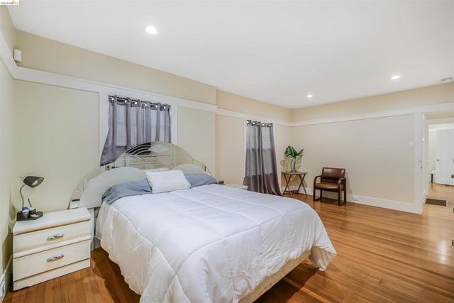 6007 San Pablo Ave, Oakland, CA 94608