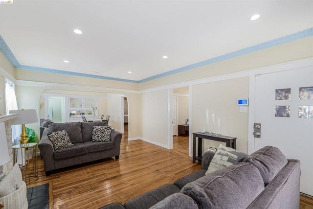6007 San Pablo Ave, Oakland, CA 94608