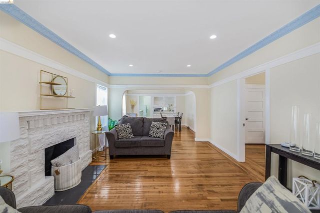 6007 San Pablo Ave, Oakland, CA 94608